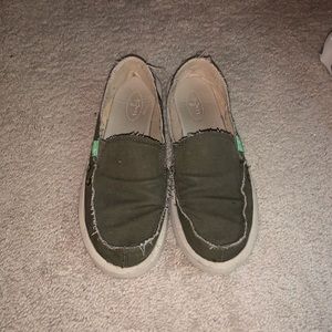 Green sanuks